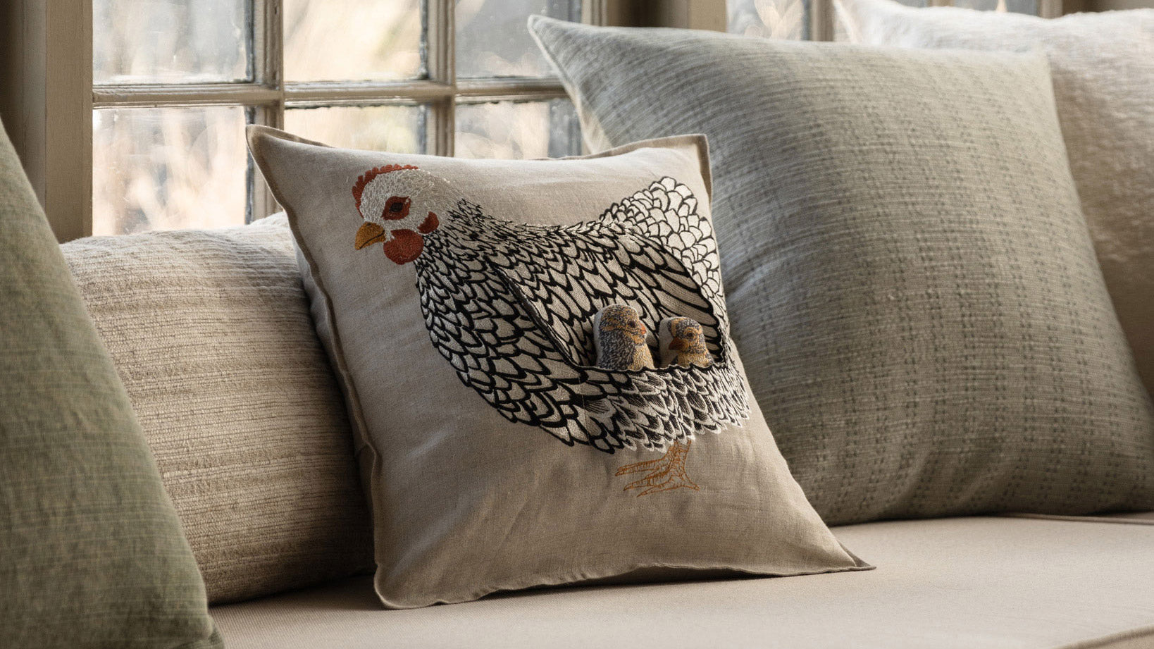 Coral & Tusk コーラルタスク winter birds クッション Winter Birds Pillow | Coral & Tusk