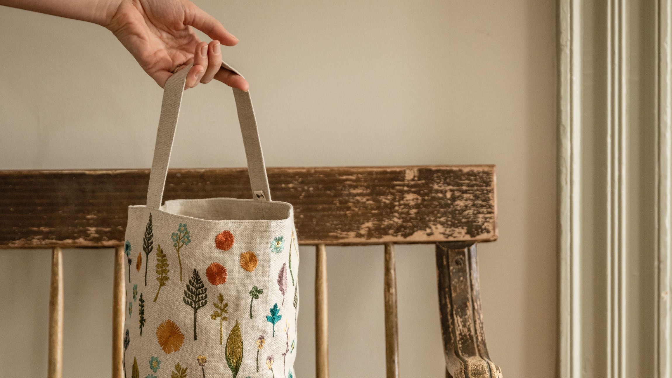❁ハンドメイドになります❁ 　CORAL&TUSK 横型トートバッグバッグ A horizontal tote bag made with patchwork.It has a flap 🤗 - YouTube