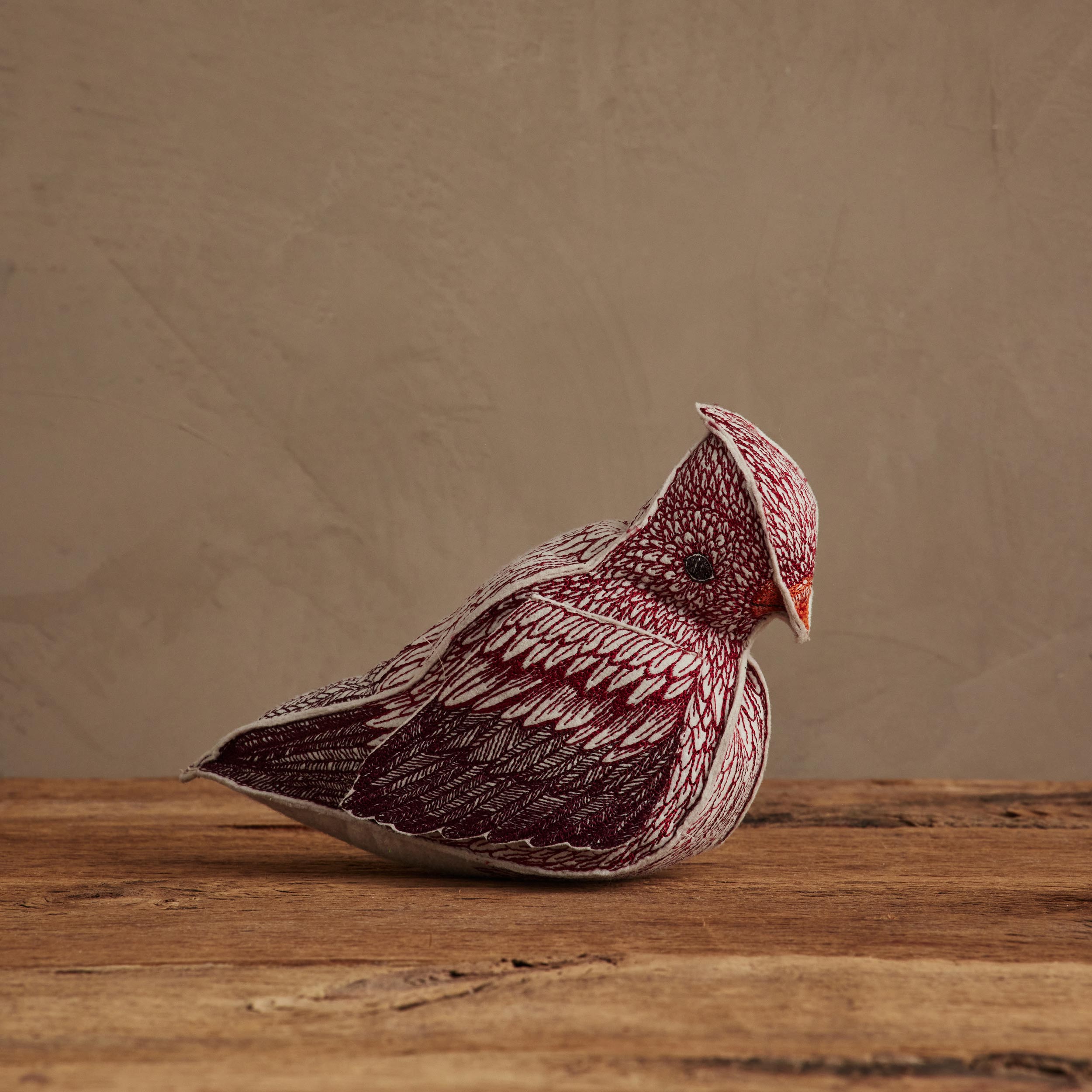 Coral & Tusk 刺繍アート 小鳥／リネン Cardinal of Hope | Coral & Tusk