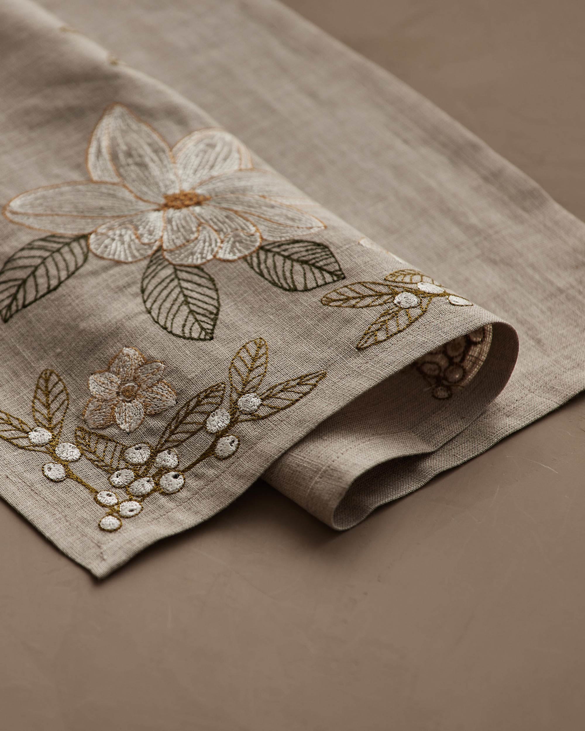Coral & Tusk Magnolia Dinner Napkin