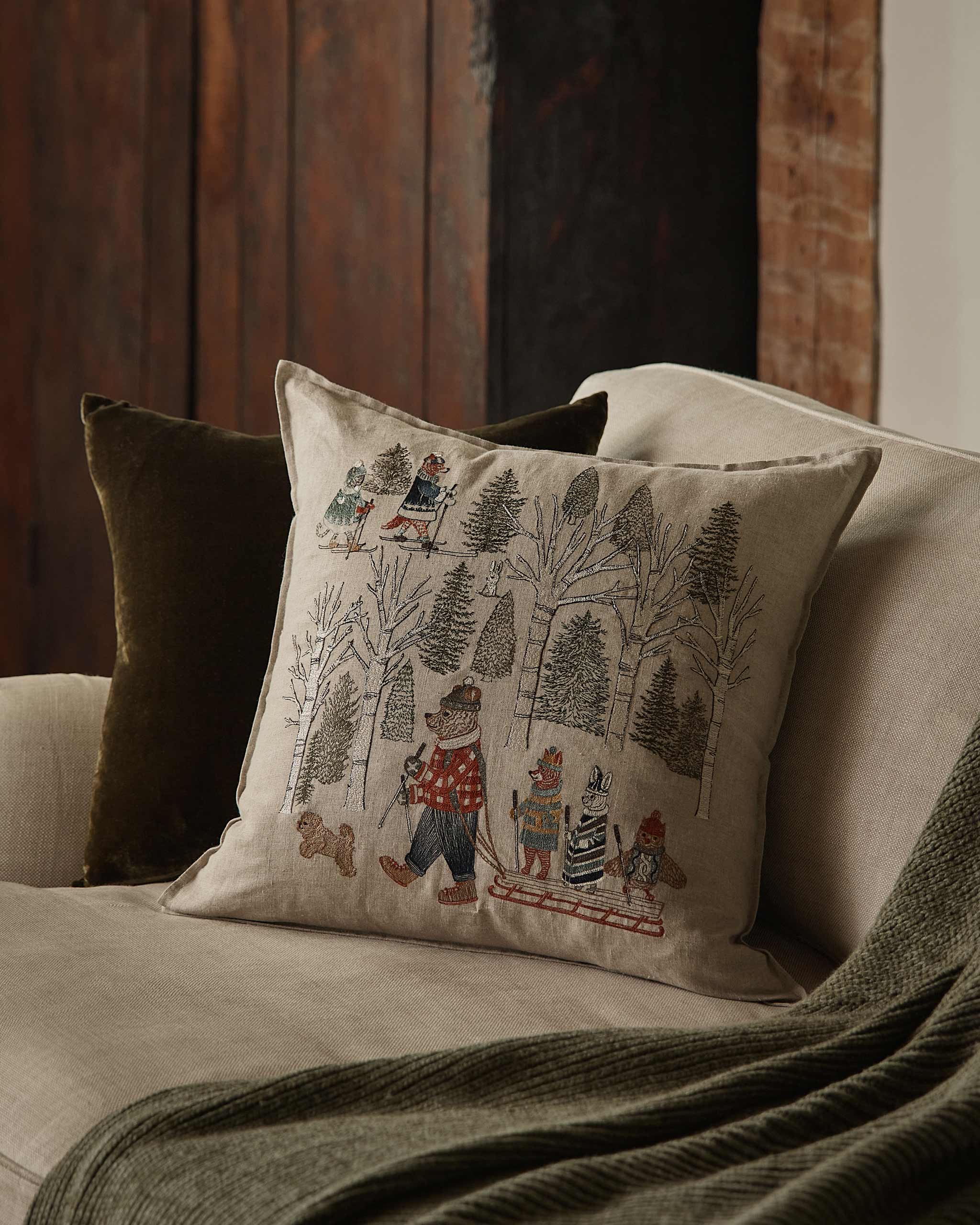CORAL & TUSK Winter Fun Pillow刺繍クッションカバー Winter Fun Pillow | Coral & Tusk
