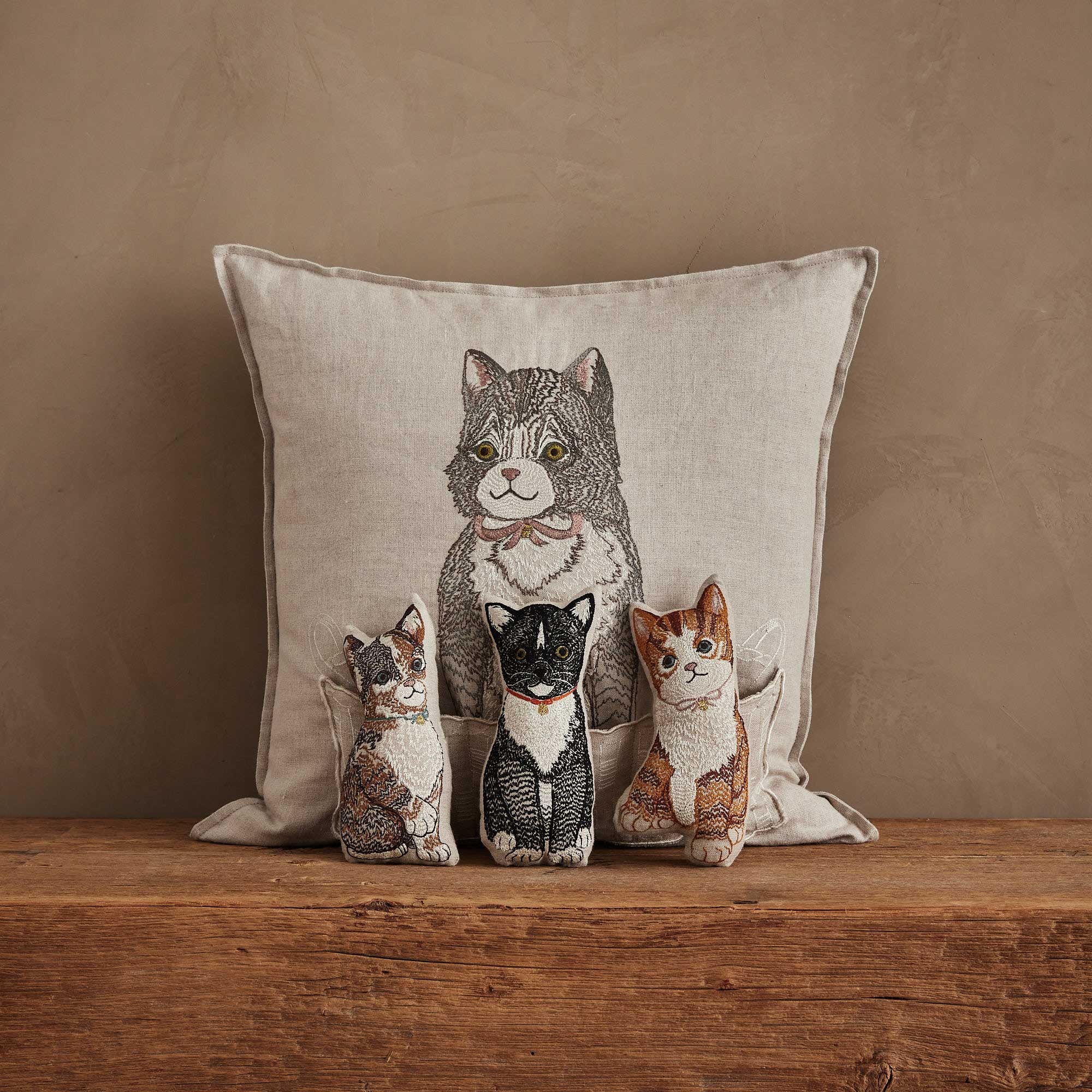 【新品】CORAL & TUSK　キルトCats Basket of Kittens Pocket Pillow | Coral & Tusk