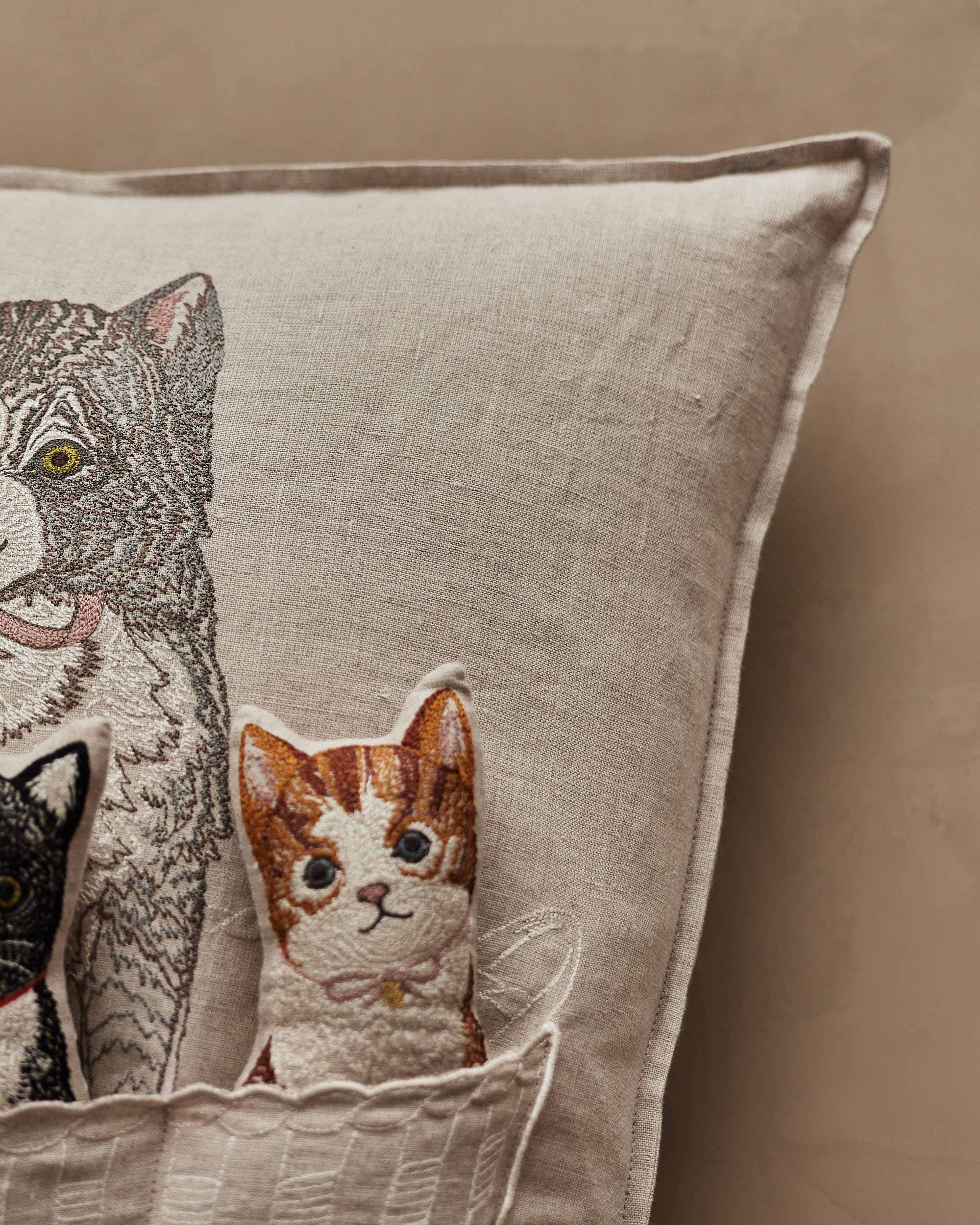 Coral & Tusk 新品ポケットクッションカバー Basket cat Basket of Kittens Pocket Pillow | Coral & Tusk