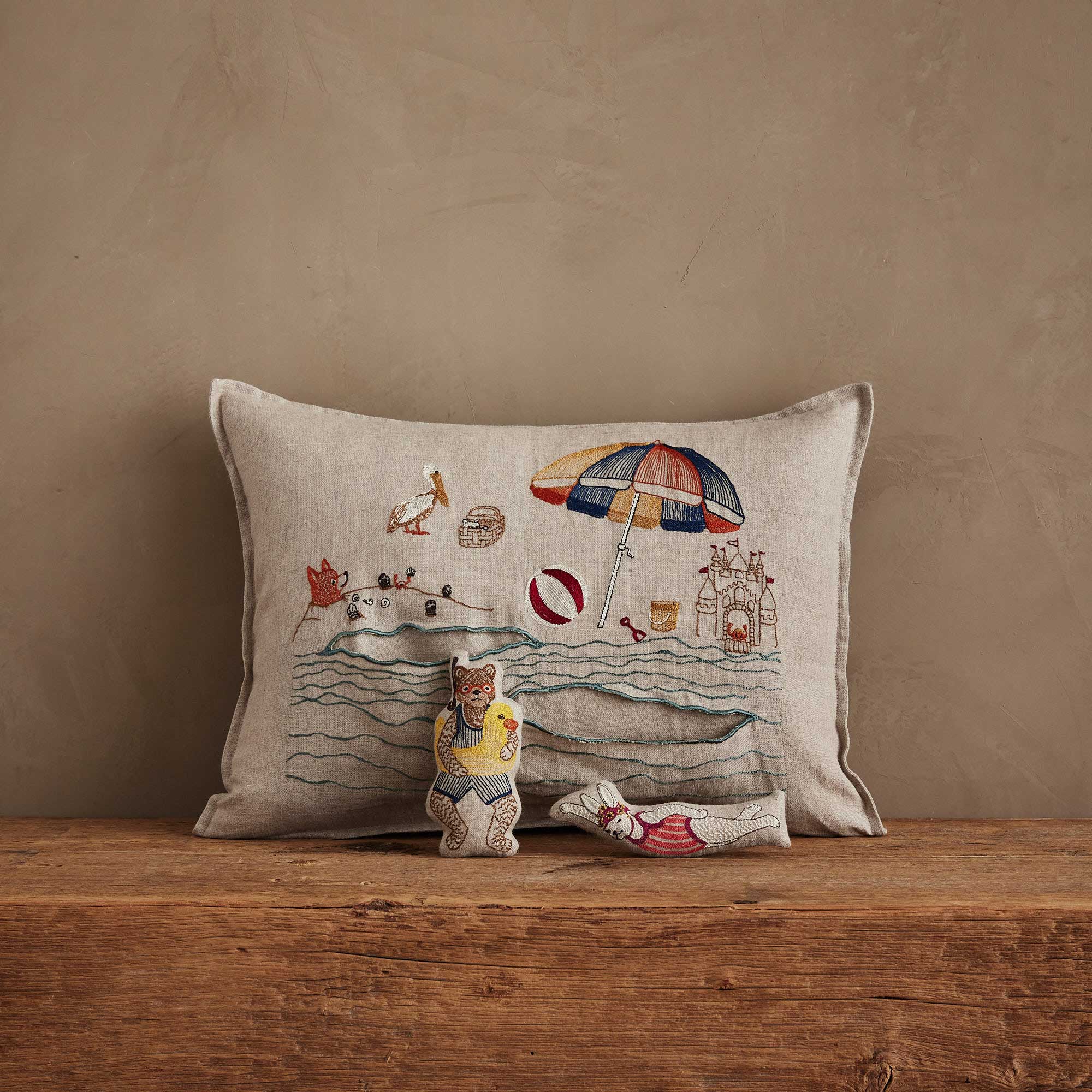 H.P deco Coral&Tusk クッション 3営業日以内に発送】CORAL&TUSK [Scaredy Black Cat Pillow] 怒った黒