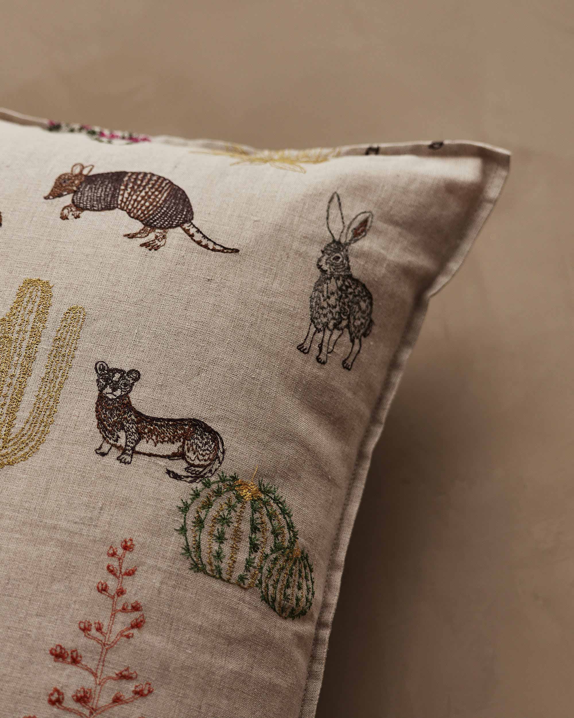Coral&Tusk クッションカバー/Saguaro Desert Field Saguaro Desert Friends Pillow | Coral & Tusk