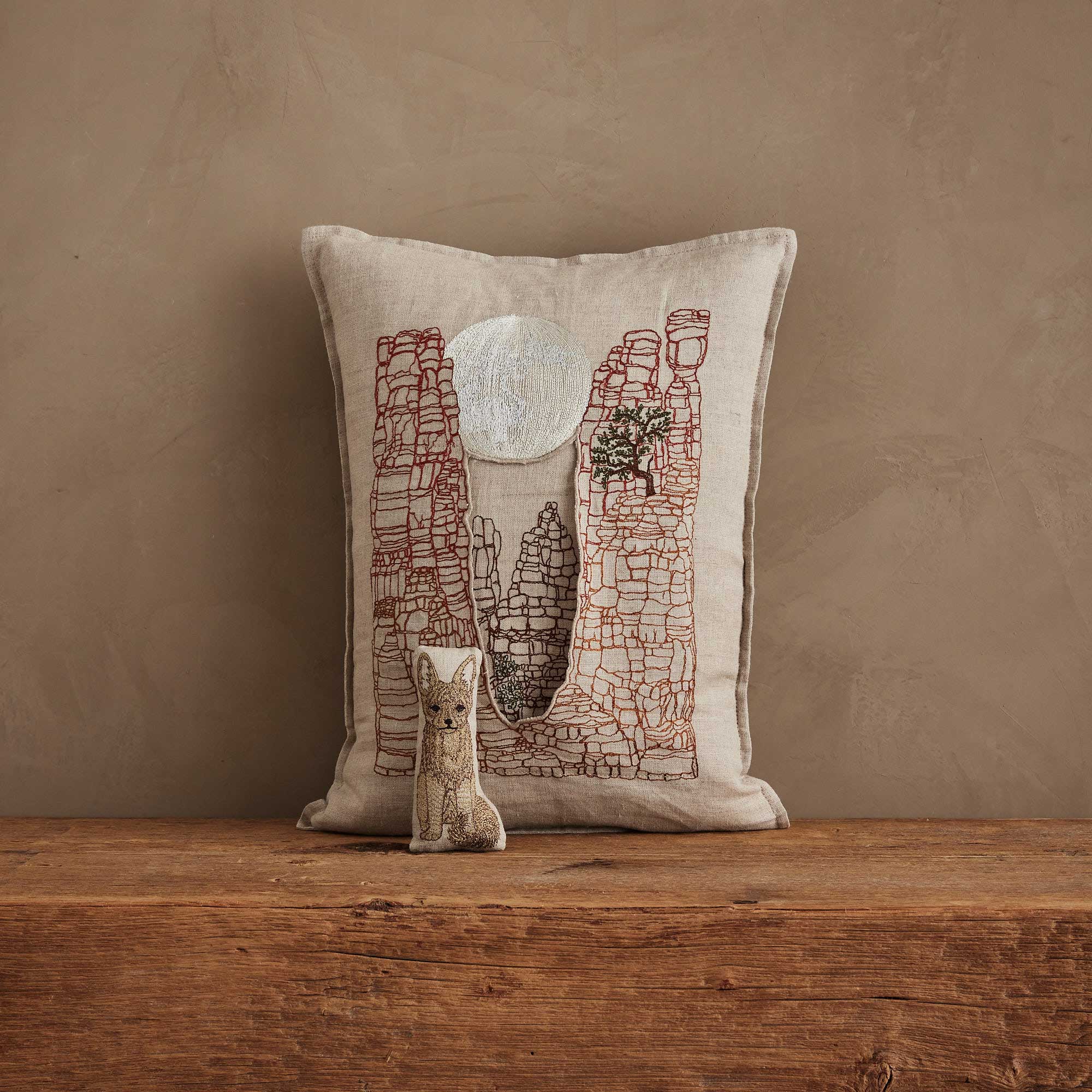 CORAL&TUSK クッション Moonrise Canyon Pocket Pillow | Coral & Tusk
