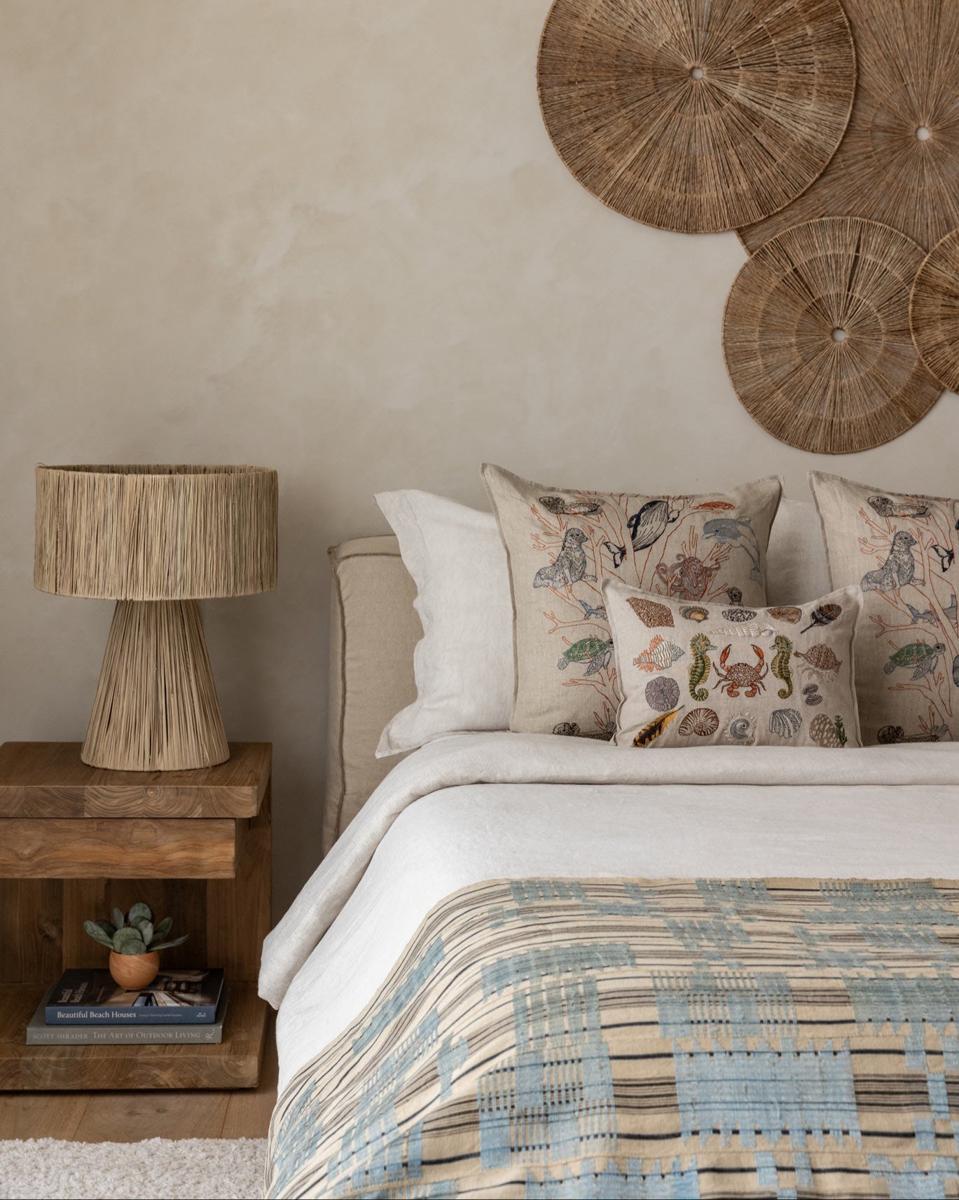 新品 Coral & Tusk クッションカバー Beach Walk Beach Walk Pillow | Coral & Tusk