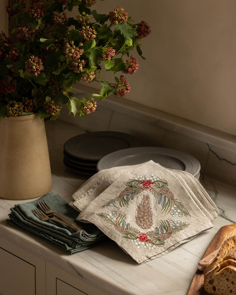 Pinecone Garland Dinner Napkin