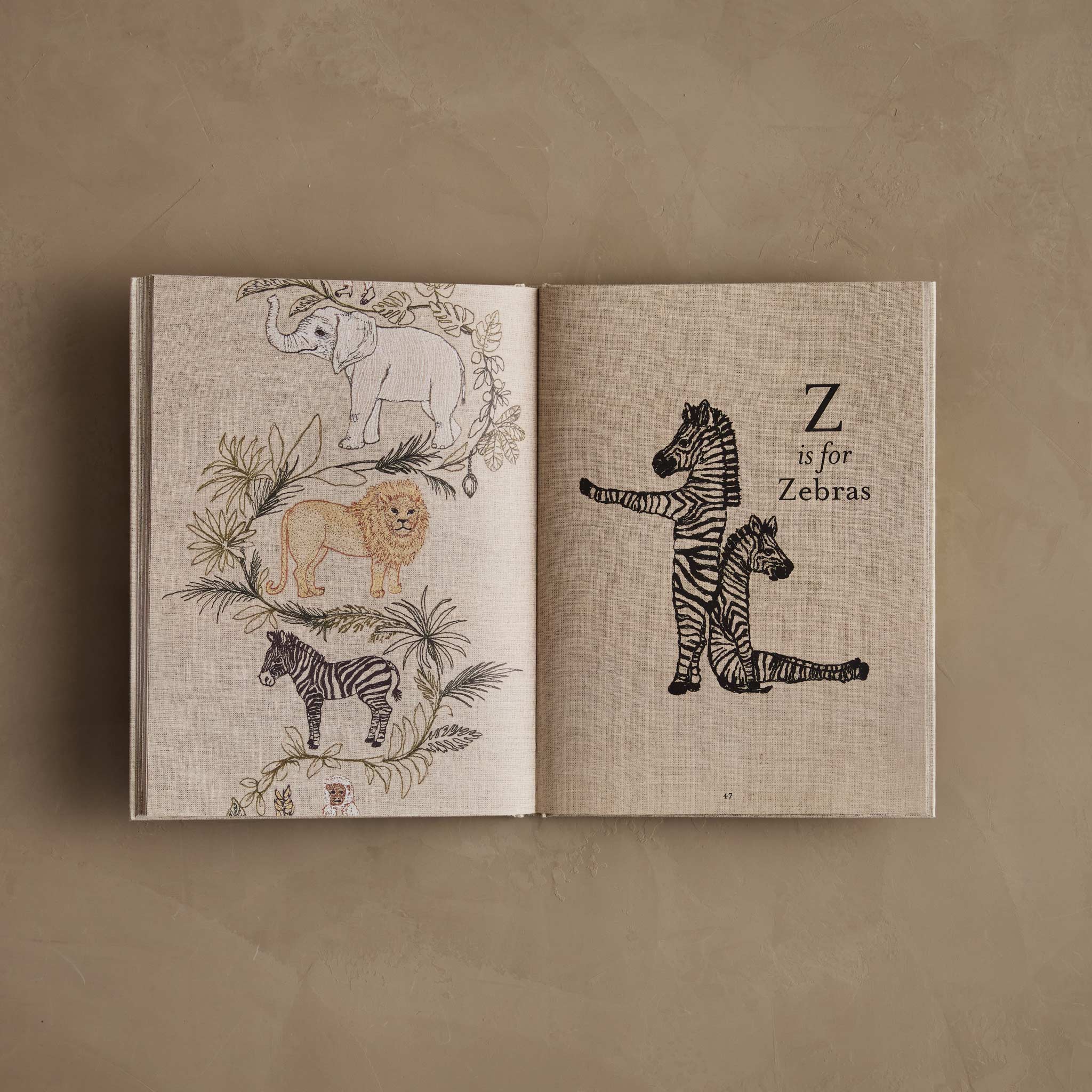 書籍 ABC An Animal Alphabet Adventure. ABC: An Animal Alphabet Adventure | Coral & Tusk