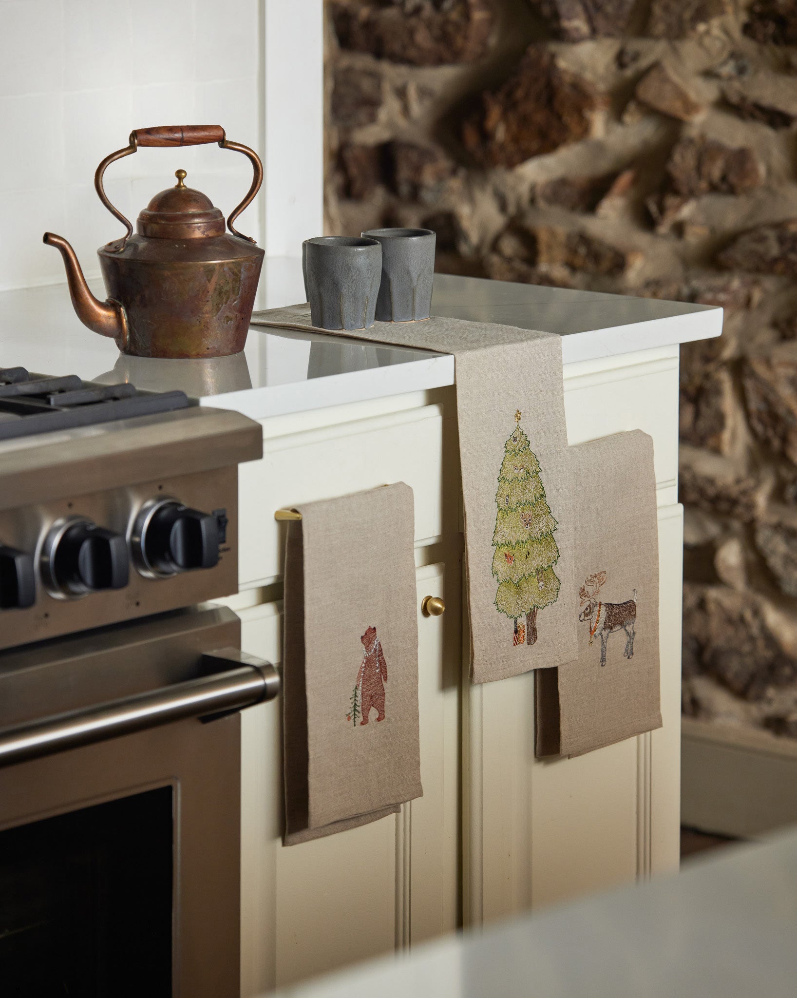 Coral & Tusk Peek a Tree Tea Towel - Thumbnail 4