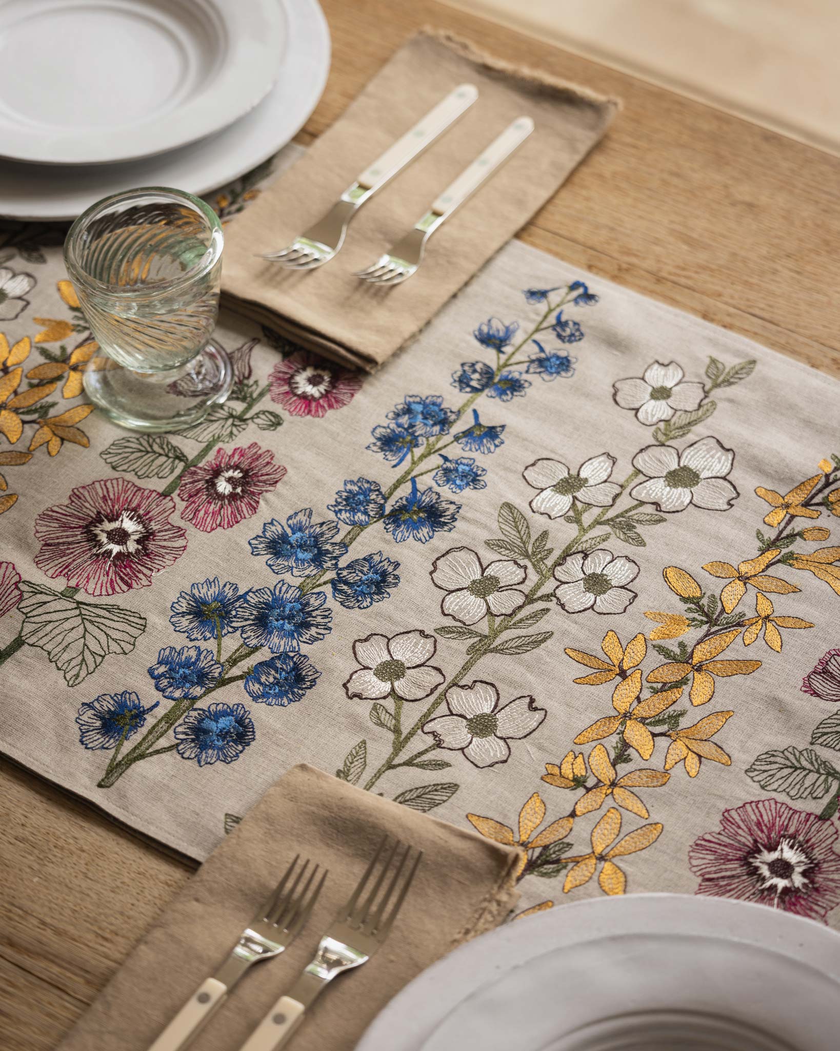 Spring Stems Table Runner | Coral & Tusk