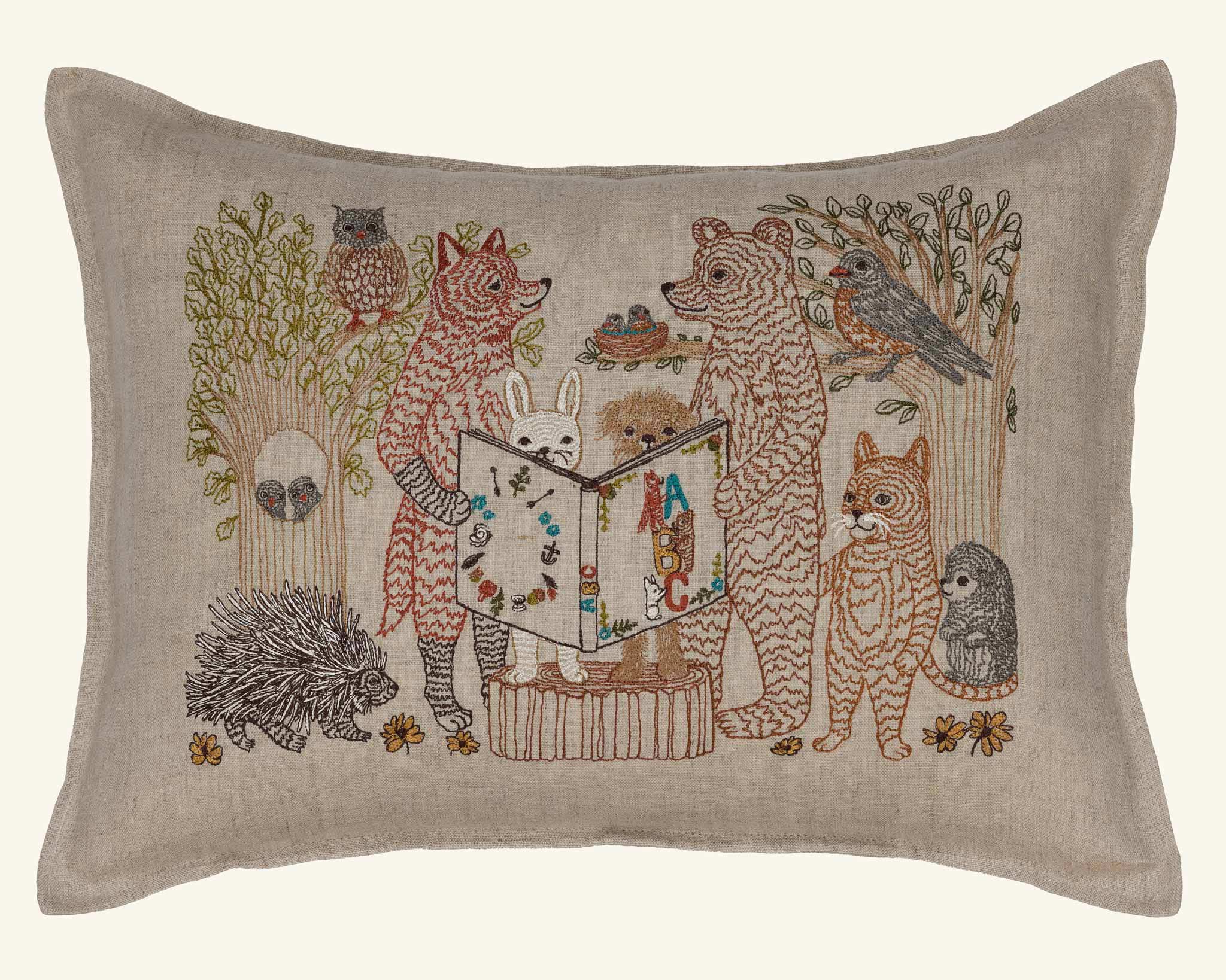 コーラル&タスク Coral&Tusk ABCクッションカバー　ストーリータイム Storytime Pillow Pillow | Coral & Tusk