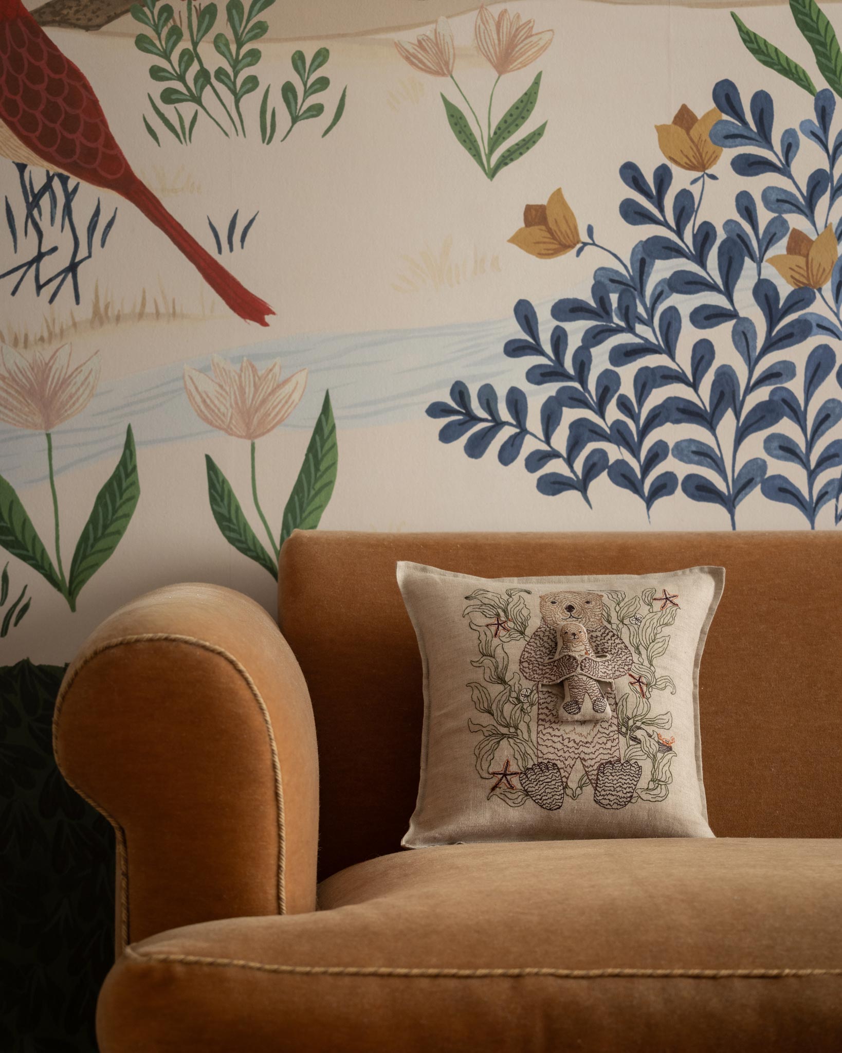 Otter Mama Pocket Pillow